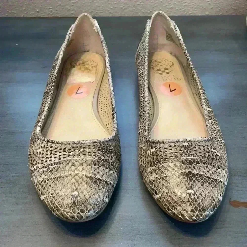 VINCE CAMUTO Women’s Flats - Picture 2 of 8